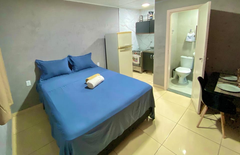 Toilet, Bed, Bathroom, TV and multimedia, Kitchen or kitchenette, Photo of the whole room, Dining area, Bedroom, flat iron, hair dryier, internet, towels, air conditioner