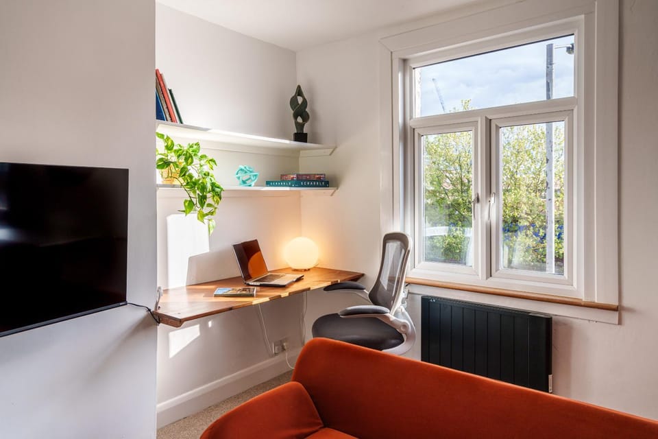 Bright & Contemporary Peckham Stay Apartment in London Borough of Southwark