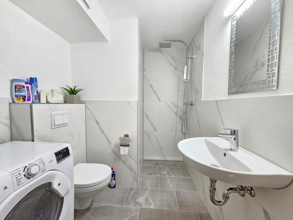 Shower, Toilet, Bathroom, washing machine, dryer