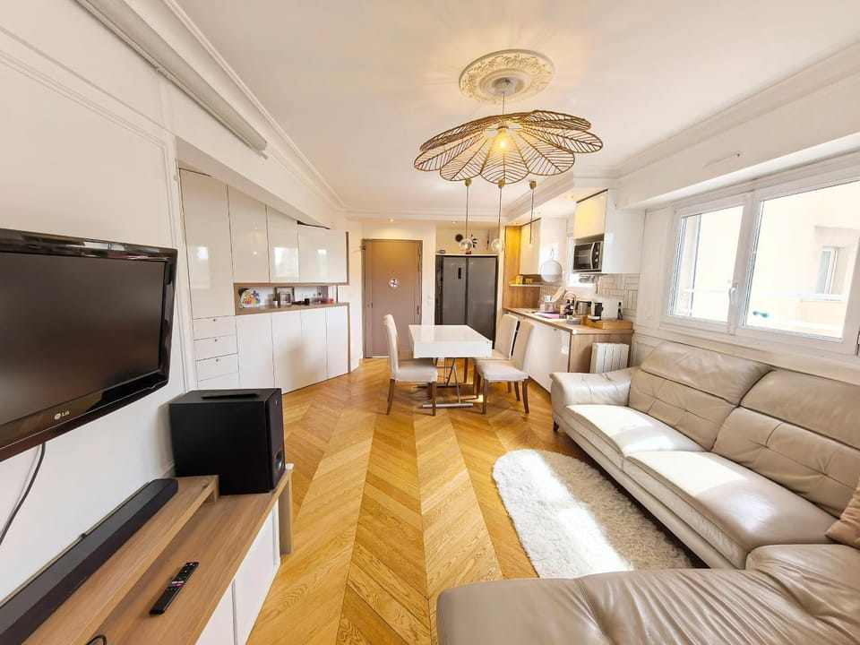 Lux Belleville Apartment in Paris