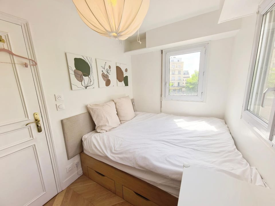 Lux Belleville Apartment in Paris