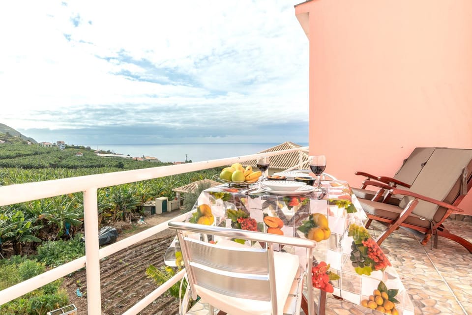 Mountain view, Sea view