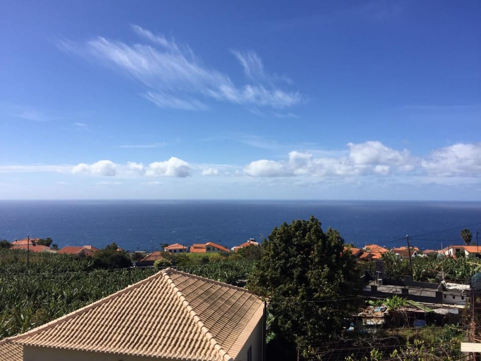 Neighbourhood, Mountain view, Sea view