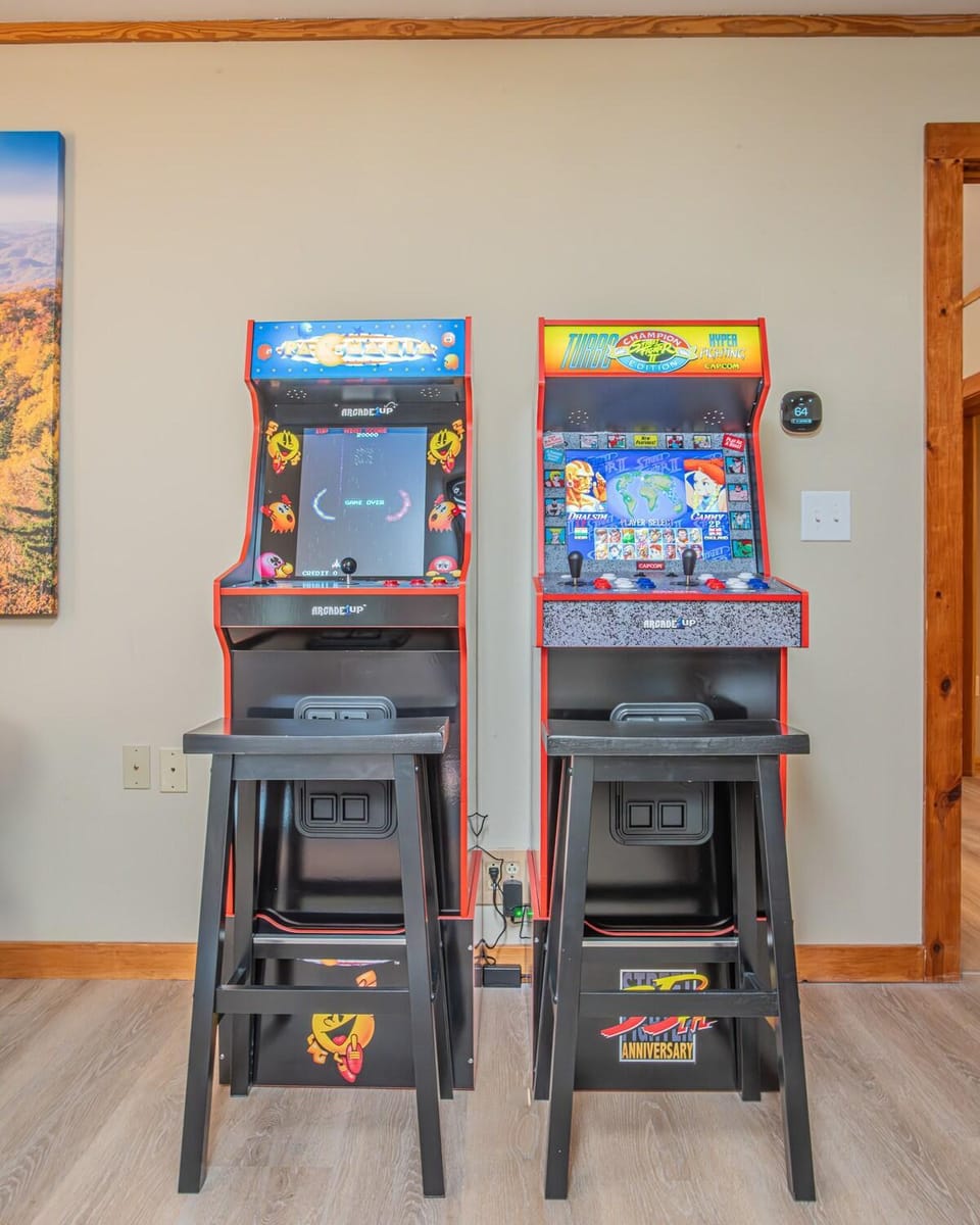 Mountain Log Cabin, Games, HotTub, Outdoor Firepit Cabin in Sevier County