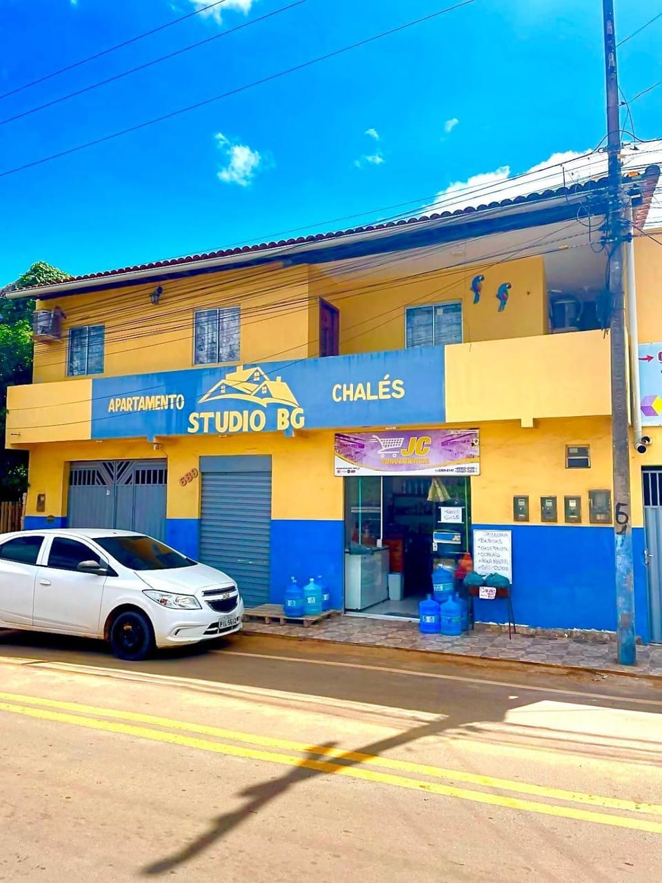 Property building, Restaurant/places to eat, Supermarket/grocery shop
