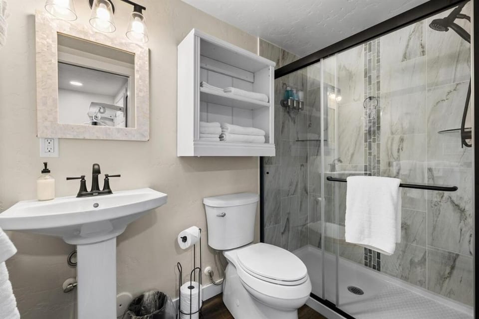 Eagle Nest Retreat - Modern Studio in Eagle Apartment in Eagle