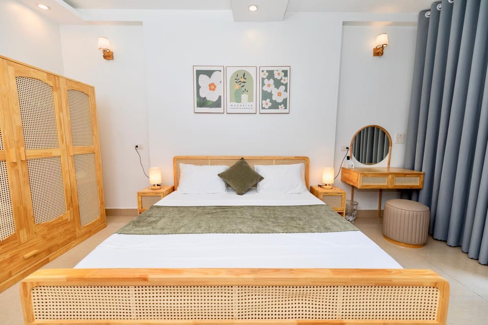 Photo of the whole room, Bedroom, wardrobe