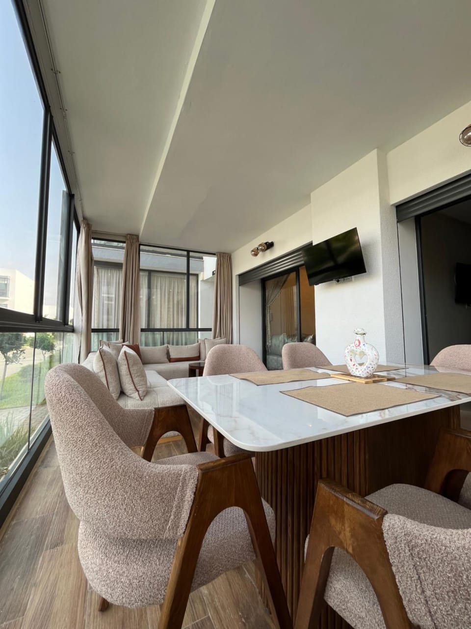 Living room, Seating area, Dining area