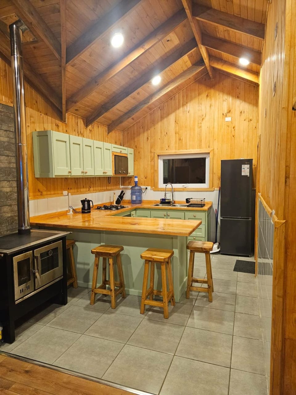 Kitchen or kitchenette, Dining area, oven, stove