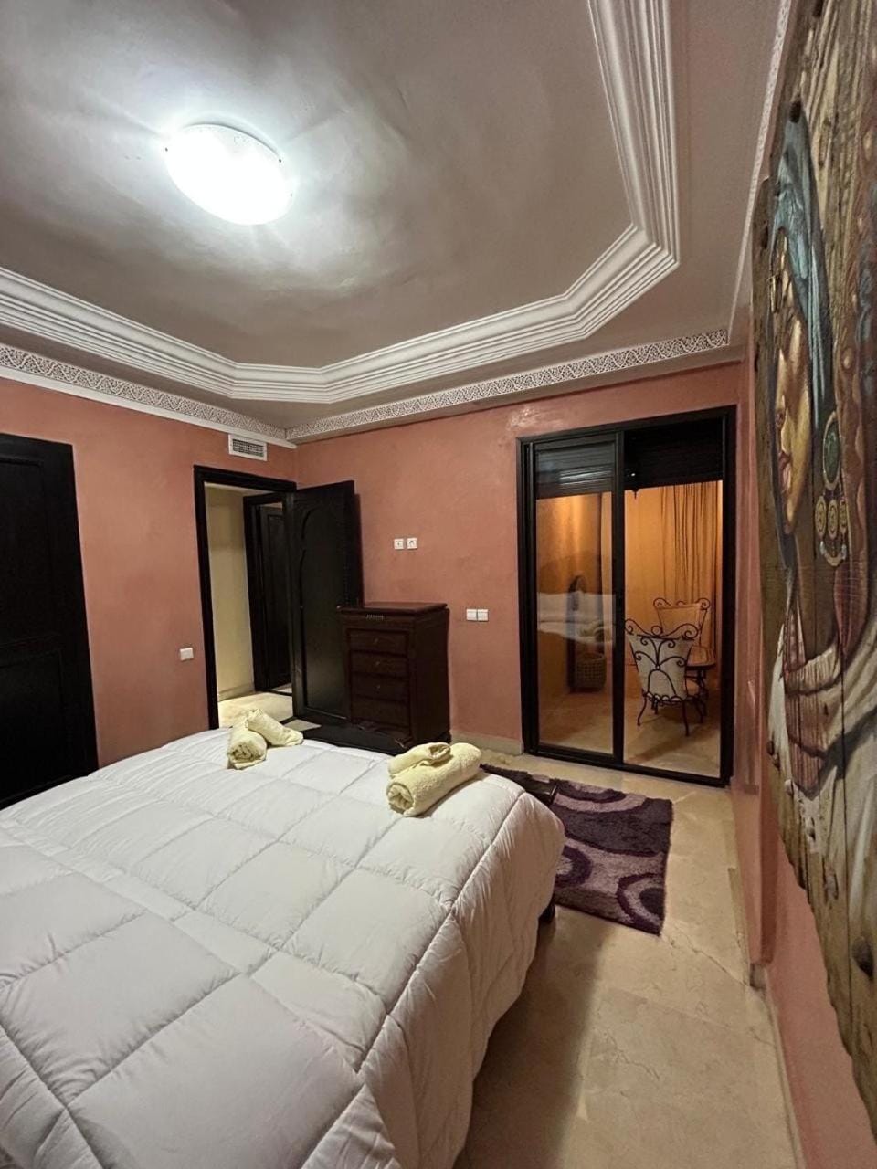 Perfect Escape , Pool View , fast Wi-Fi , Parking Apartment in Marrakesh