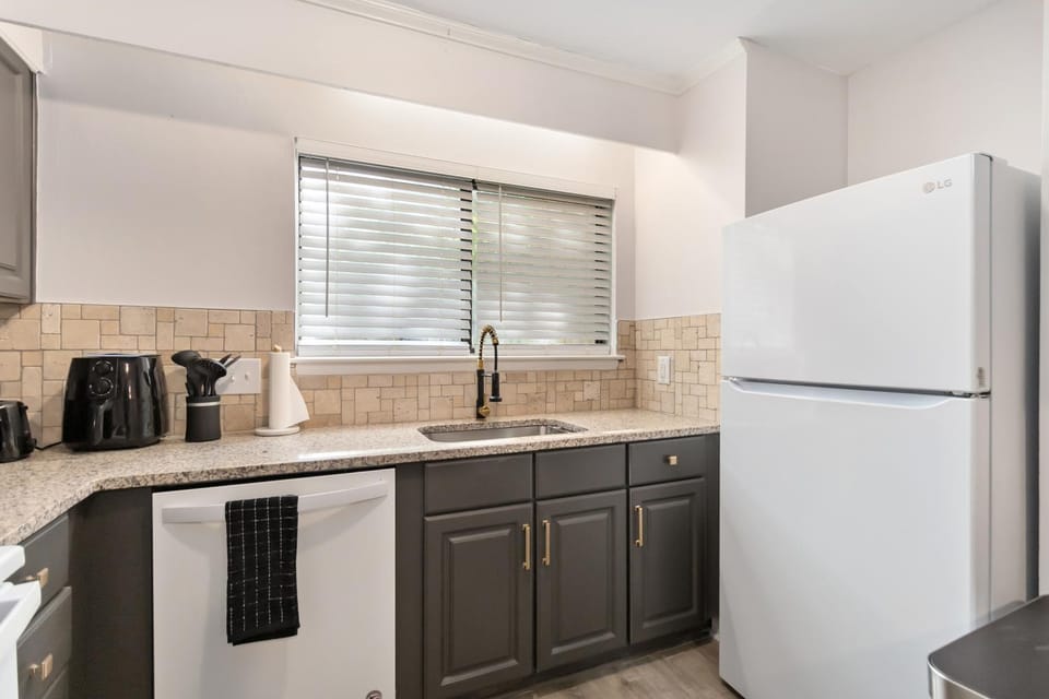 Kitchen or kitchenette, kitchen