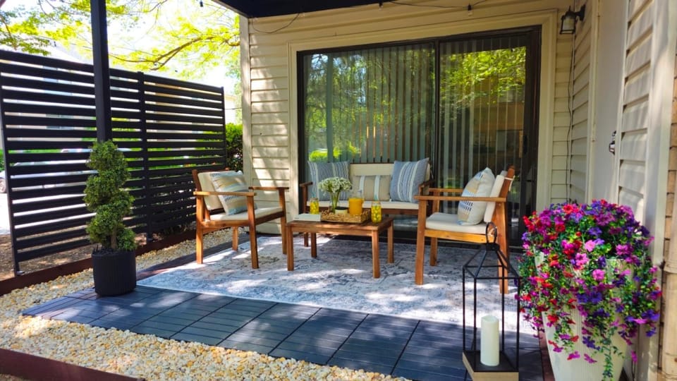 Patio, Day, Balcony/Terrace, Seating area