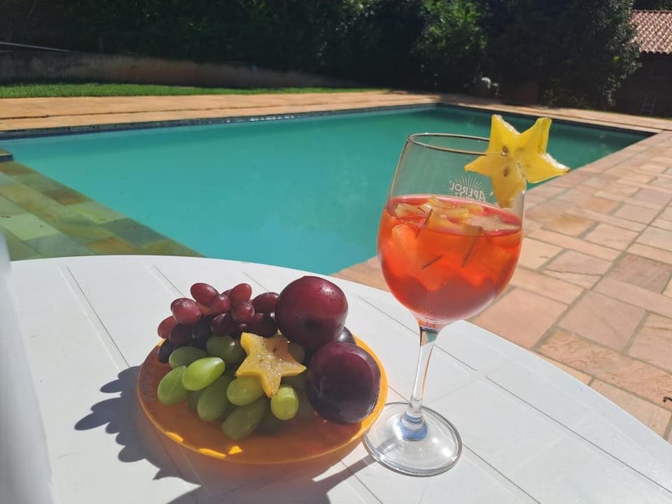 Food and drinks, Swimming pool, Alcoholic drinks