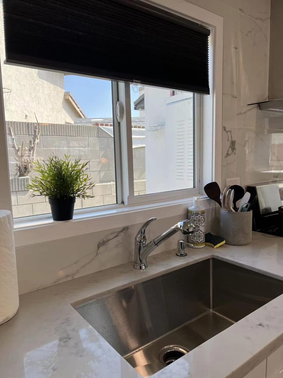 Gated & remodeled 2b2b house 3373 Apartment in West Covina