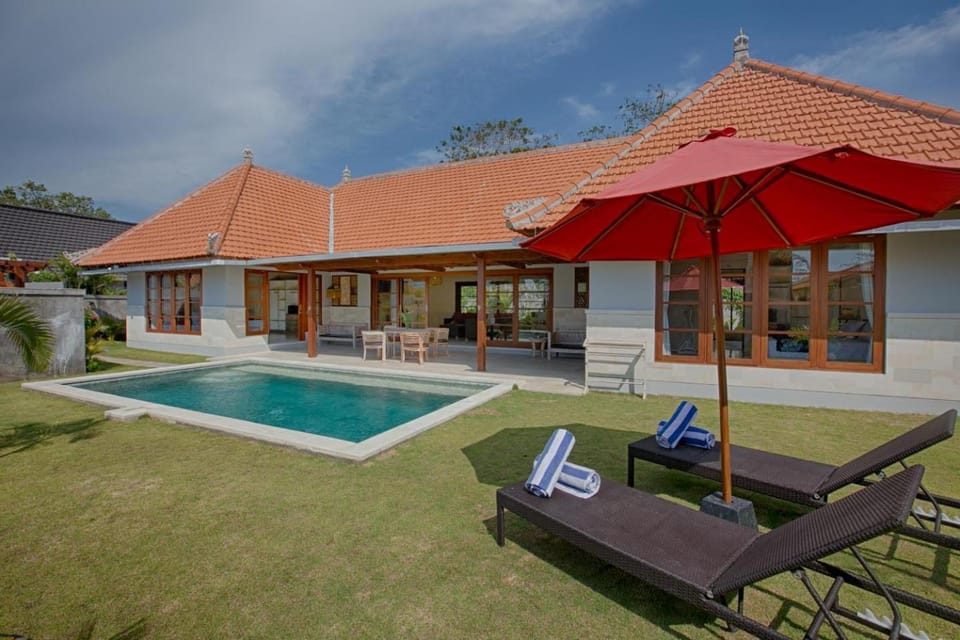 Garden view, Swimming pool, sunbed
