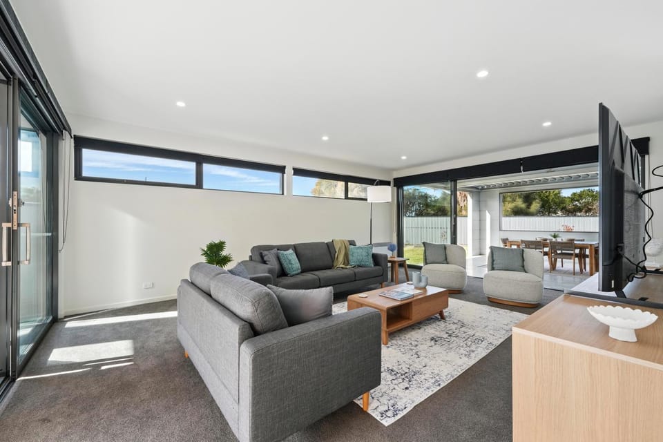 Beautiful Balook - 3 Bedroom Beach House House in Tasmania
