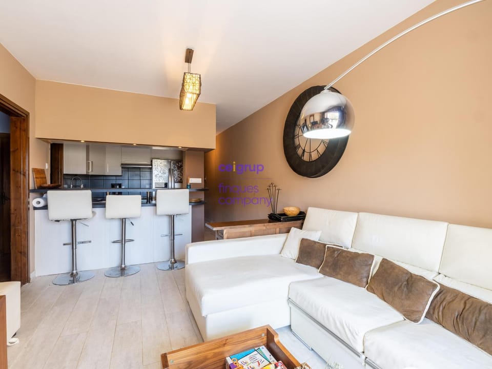 Amplio Apartamento Renovado, Terraza y Piscina Privada en Grifeu - ES-228-203 Apartment in Alt Empordà