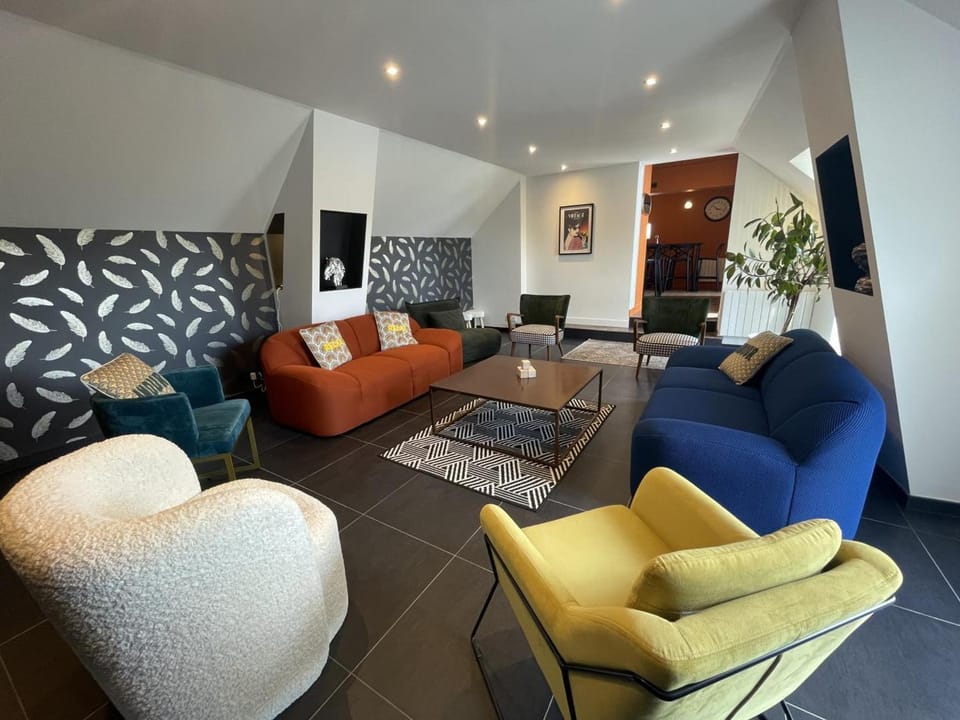 Gîte de Charme à Avoine avec Spa Privé et Jardin - FR-1-381-621 House in Centre-Val de Loire