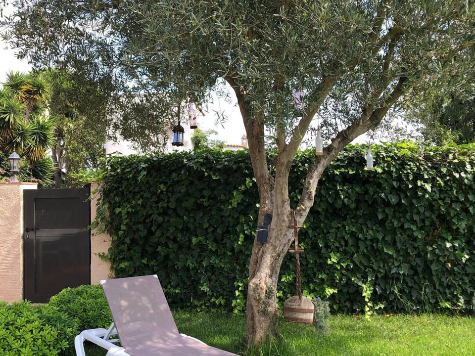 Casa Cómoda con Piscina Privada y Jardín en Sant Pere Pescador - ES-89-143 Villa in Alt Empordà