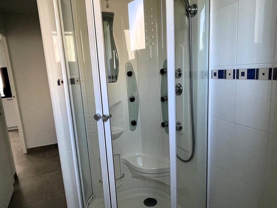 La Grande Motte: Appart 2 pièces lumineux, 4 couchages, parking privé - FR-1-790-35 Apartment in La Grande-Motte