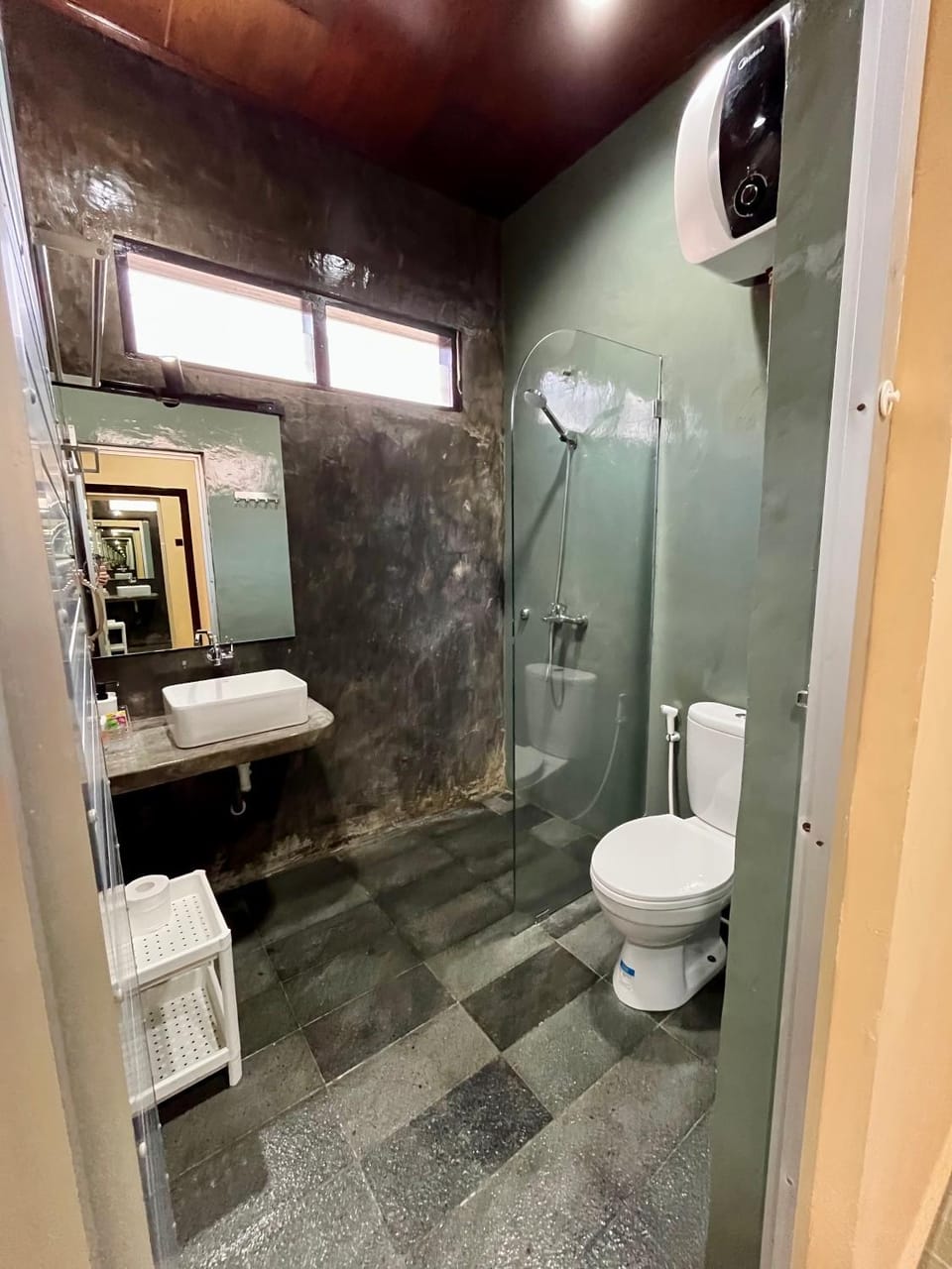 Shower, Toilet