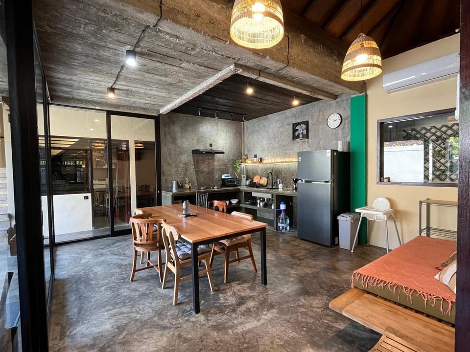 Kitchen or kitchenette, Dining area, oven, stove, air conditioner