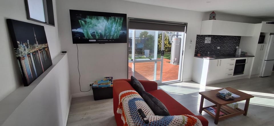 Holly's Flat Close to Ferry And EV Apartment in Wellington