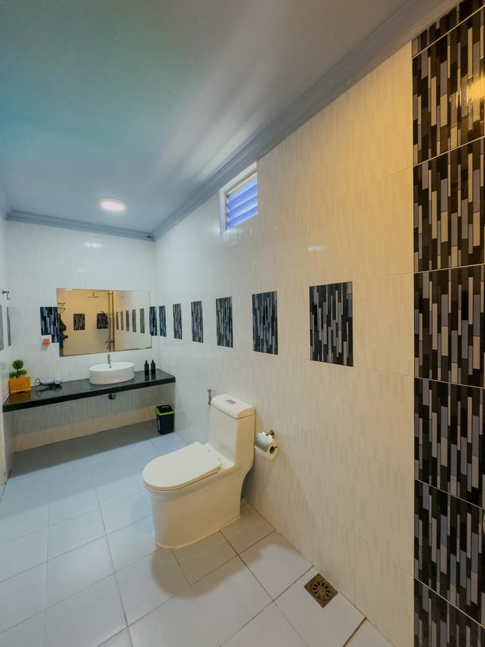 Ari Stay Thoddoo Bed and Breakfast in Maldives