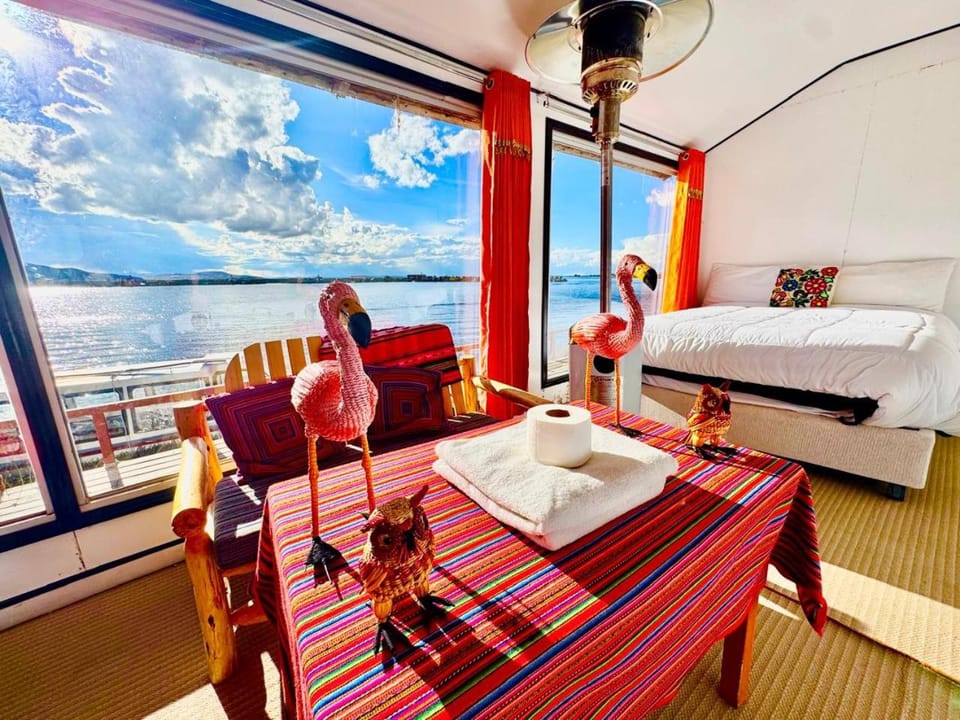 Bed, Natural landscape, Balcony/Terrace, Living room, Photo of the whole room, Bedroom, Lake view