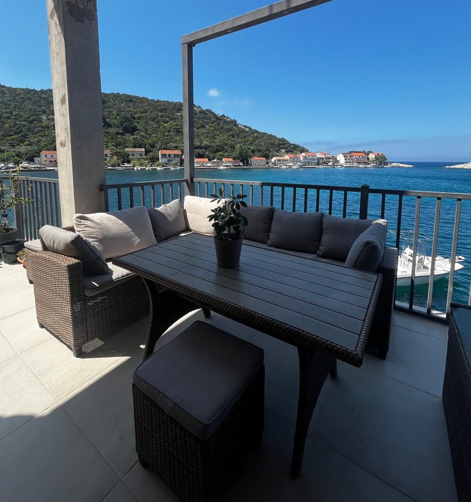 Natural landscape, View (from property/room), Balcony/Terrace, Seating area, Sea view