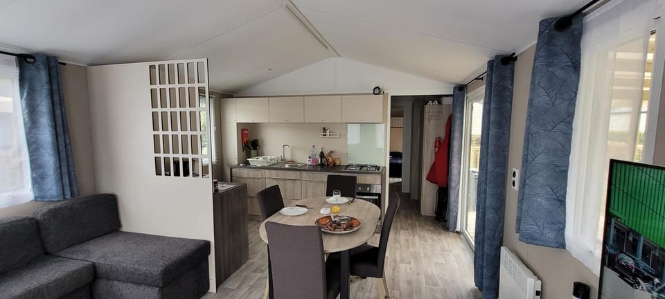 TV and multimedia, Kitchen or kitchenette, Dining area