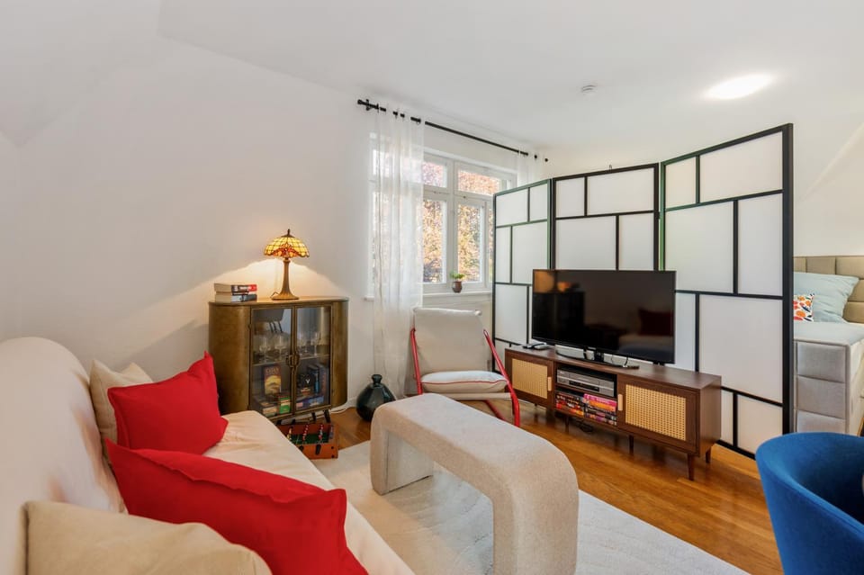 Communal lounge/ TV room, TV and multimedia, Living room, Seating area