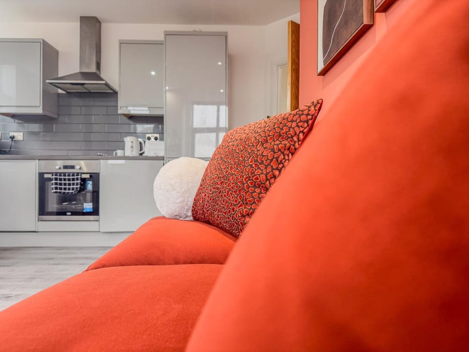 Stylish 2 Bed 2 Bath Apartment - Sleeps 5 - 3 Mins to St Margarets Station & Highcross - Free Parking Apartment in Leicester