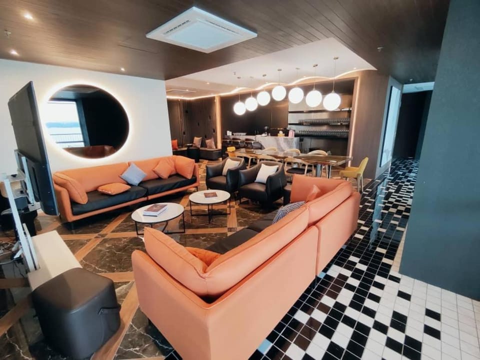 Restaurant/places to eat, Internal: Not applicable to any particular room