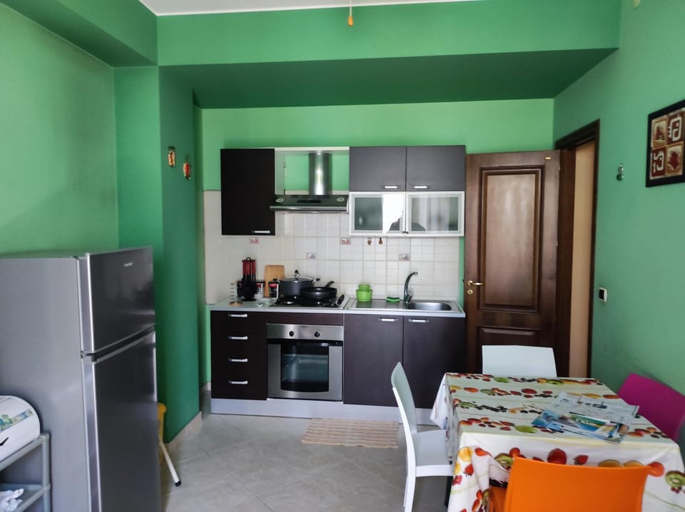 Yellow House Apartment in Avola