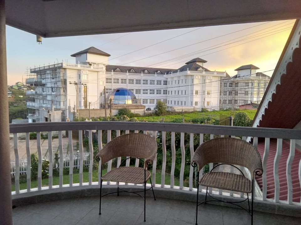 Grand Trillium Villa Lake View & Garden Retreat Family Friendly Stay, a modern and peaceful escape in the beautiful surroundings of Nuwara Eliya Villa in Nuwara Eliya
