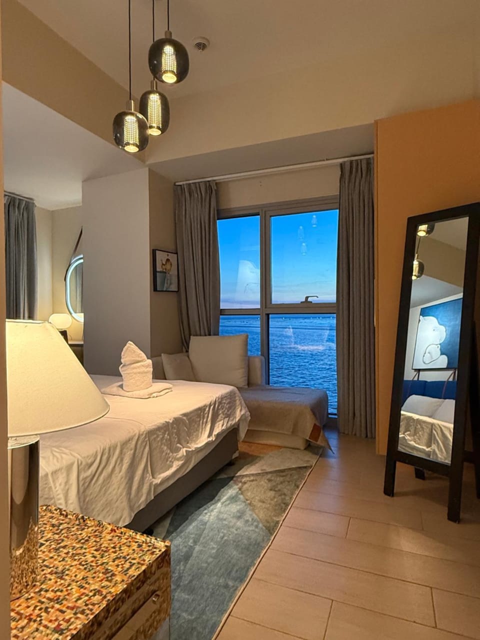 Bed, Natural landscape, TV and multimedia, Photo of the whole room, Bedroom, Sea view