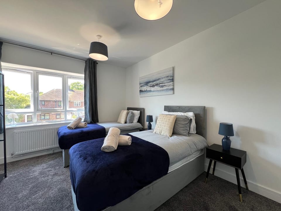 New Build-Free Parking-EV charging-3 Bedrooms-3 showers House in Enfield