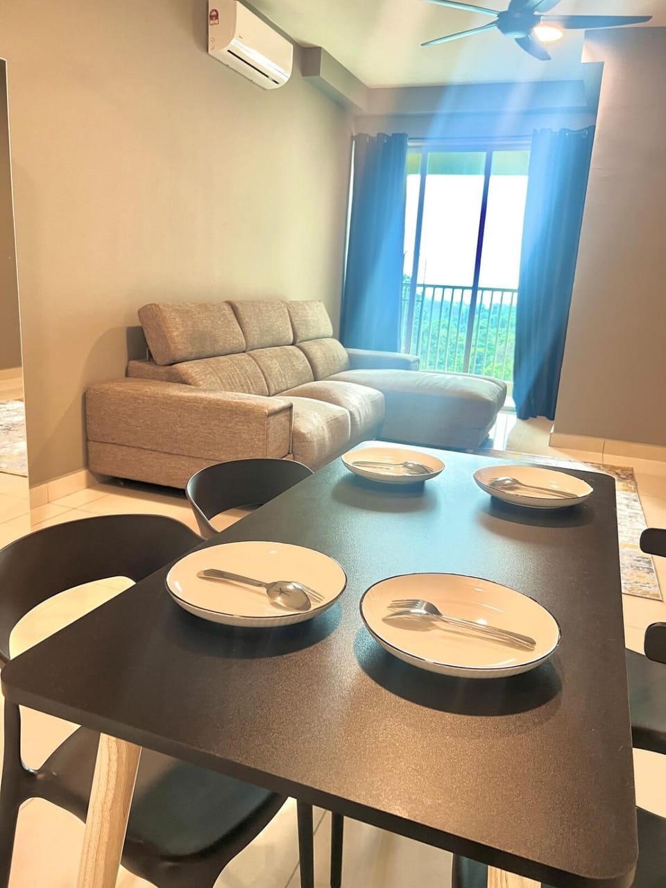 Seating area, Dining area, air conditioner