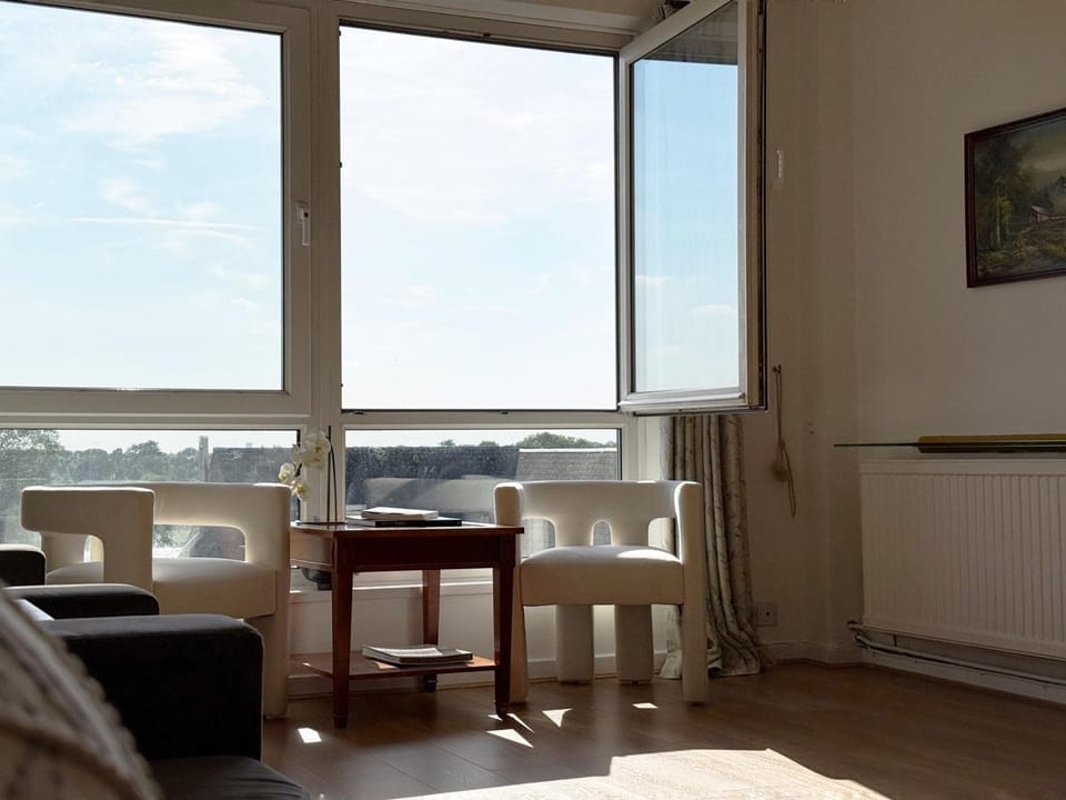 The Riverview Retro Apartment in Fulham Apartment in London Borough of Richmond upon Thames