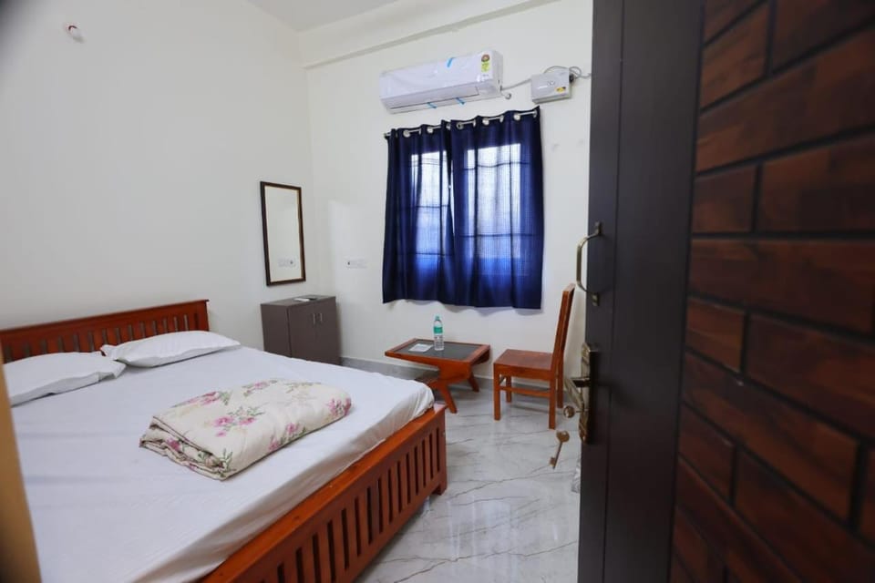 Photo of the whole room, Bedroom