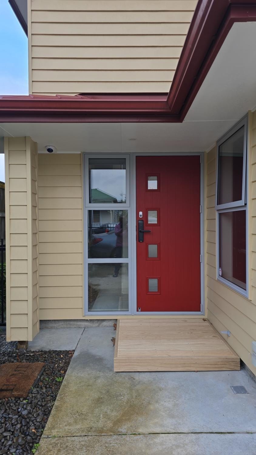 Property building, Facade/entrance, Day