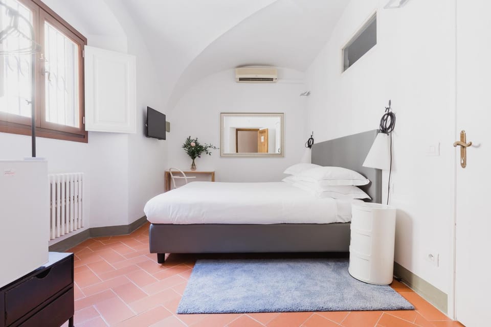 Bed, Photo of the whole room, Decorative detail, Bedroom