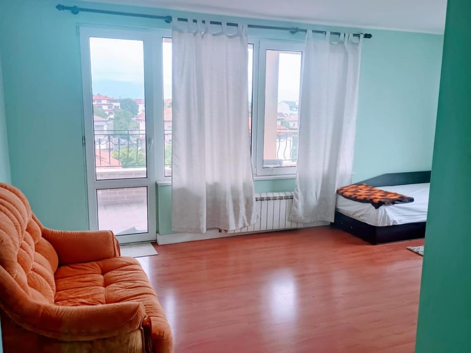 Living room, Photo of the whole room, Seating area, Bedroom