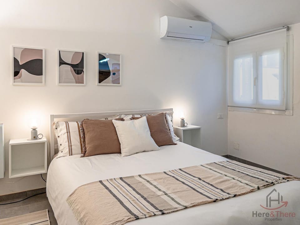 Bed, Bedroom, air conditioner