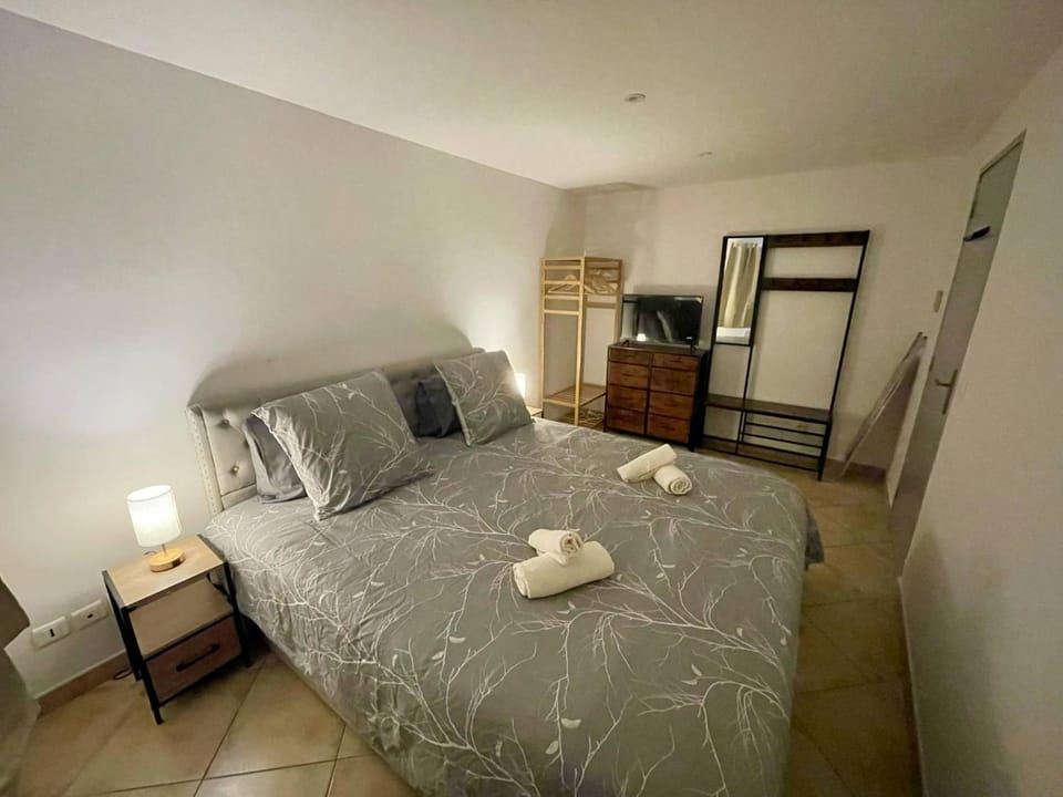 Vous viendrez vivre ici , 3 pièces châtaignier garage à moto Apartment in Provence-Alpes-Côte d'Azur