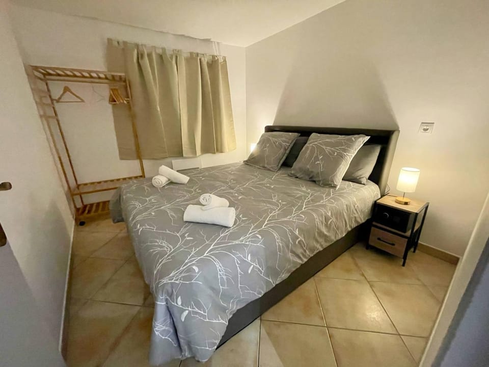 Vous viendrez vivre ici , 3 pièces châtaignier garage à moto Apartment in Provence-Alpes-Côte d'Azur