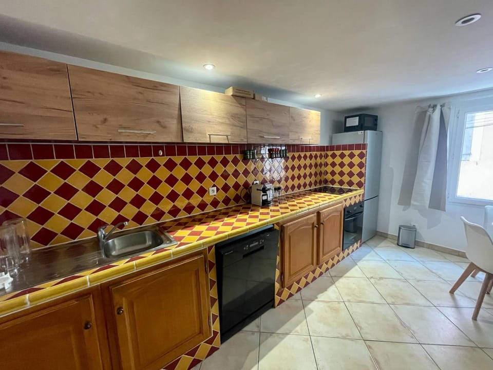Vous viendrez vivre ici , 3 pièces châtaignier garage à moto Apartment in Provence-Alpes-Côte d'Azur