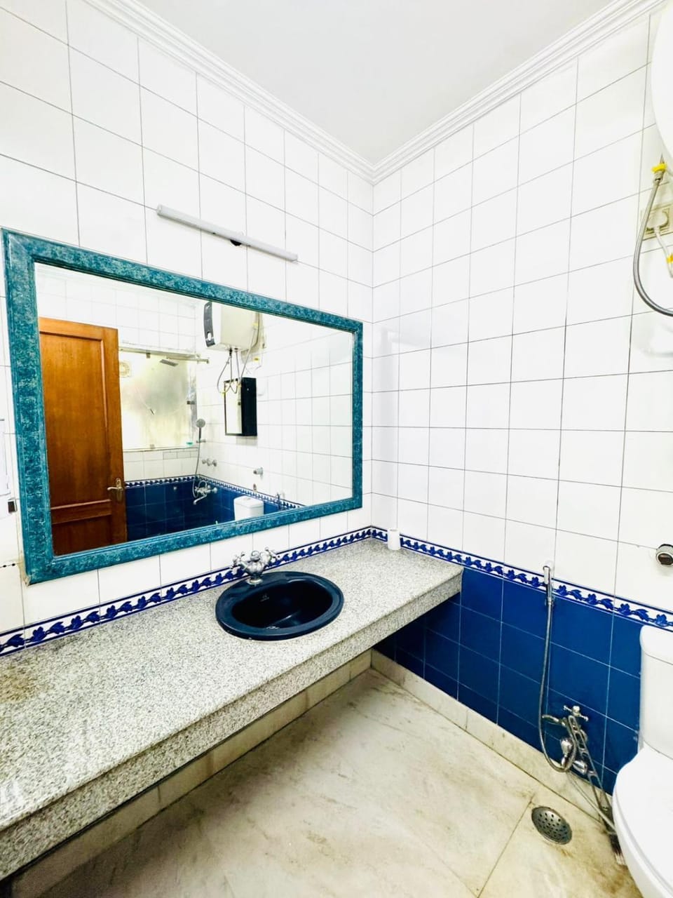 Toilet, Bathroom, washing machine