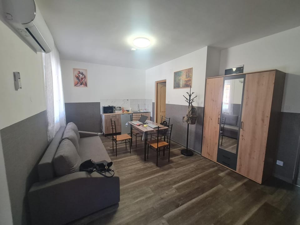 Communal lounge/ TV room, Living room, Dining area